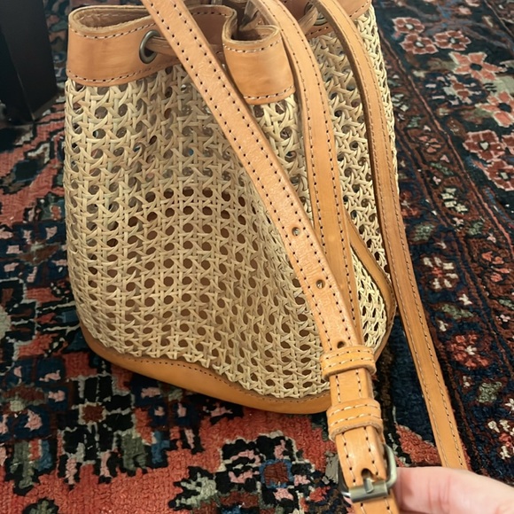 Elegant Tan Woven Crossbody Bag - Picture 2 of 6